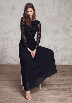 Vestido largo con pedrería de mango